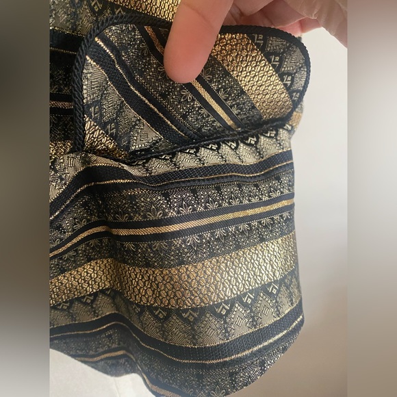 Black and gold vest - Picture 3 of 9